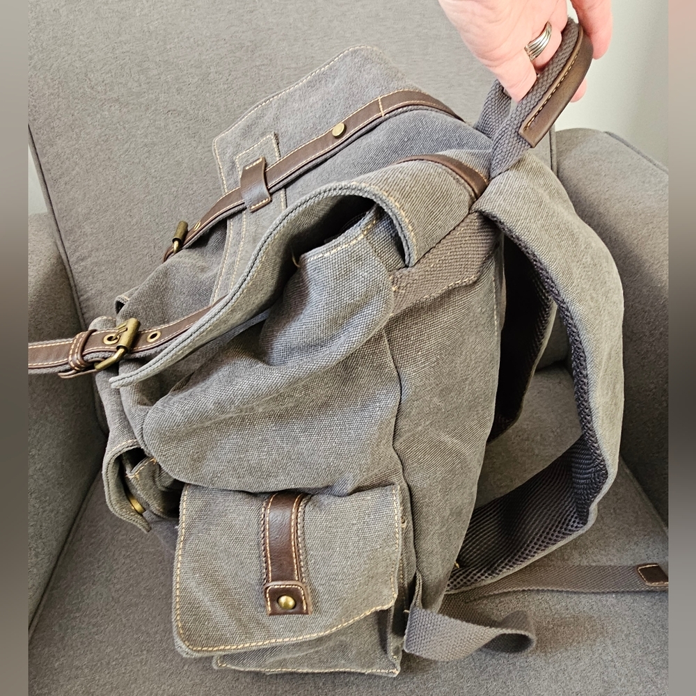 Backpack - Picture 5 of 6